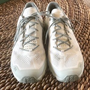 On cloud tennis shoes
